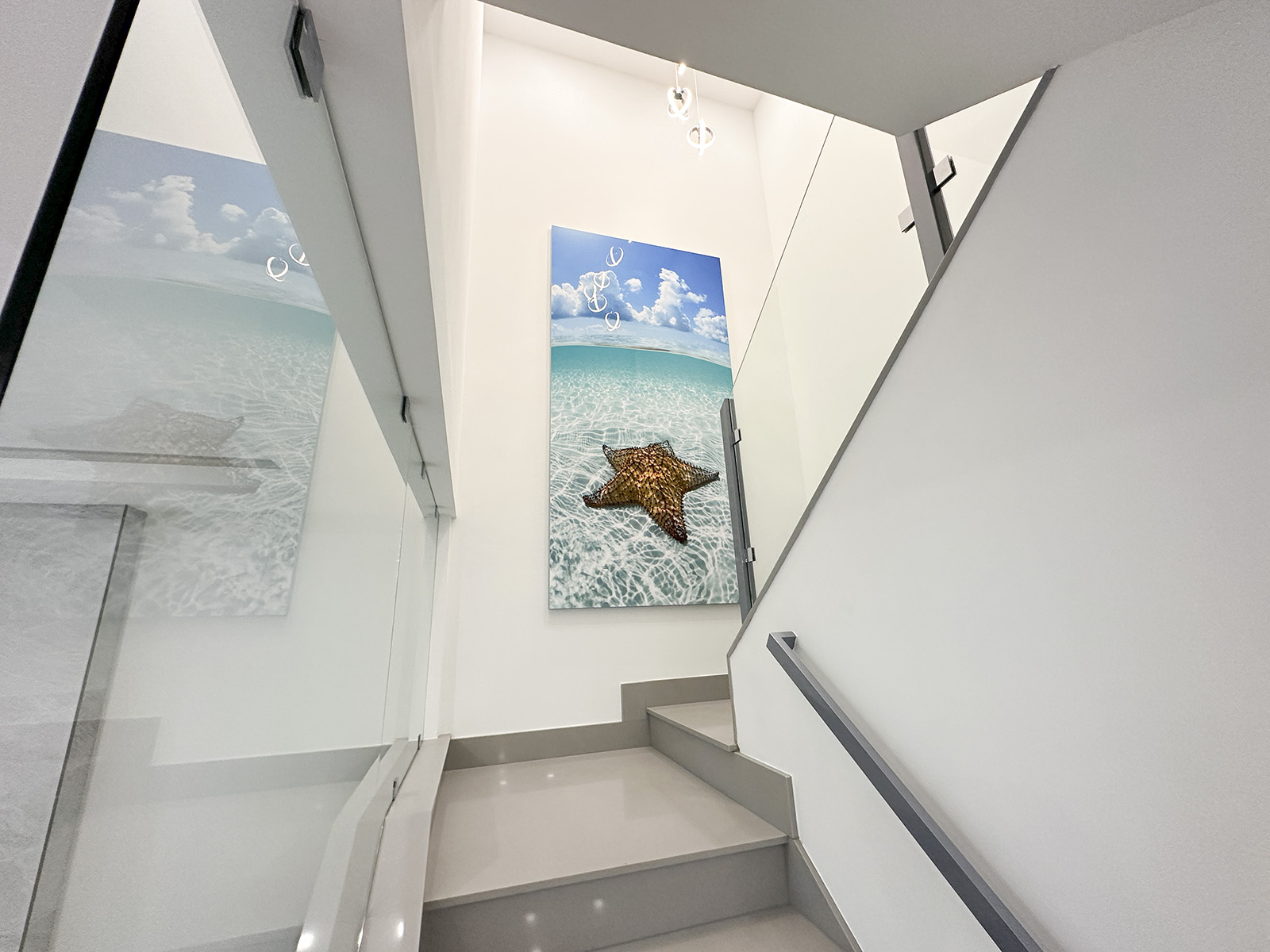 StarStruck 96x48 Aluminum in Stairwell